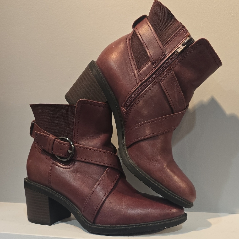 Leather Clarks Women's Scene Strap Ankle Boot Burgundy Sz: 8M